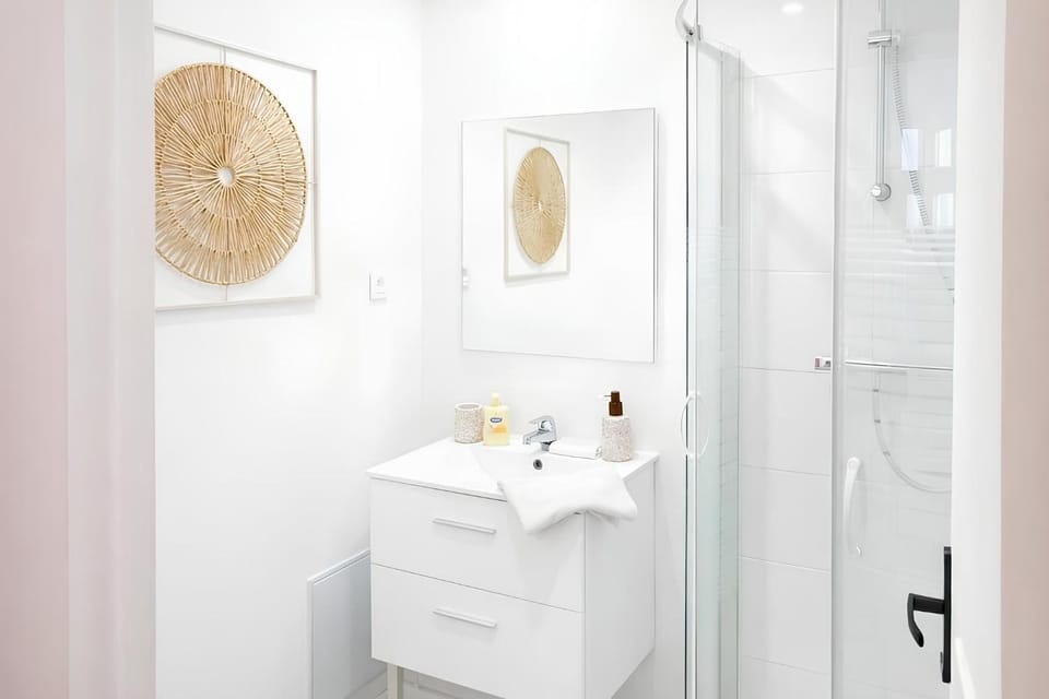 Shower, Bathroom, towels