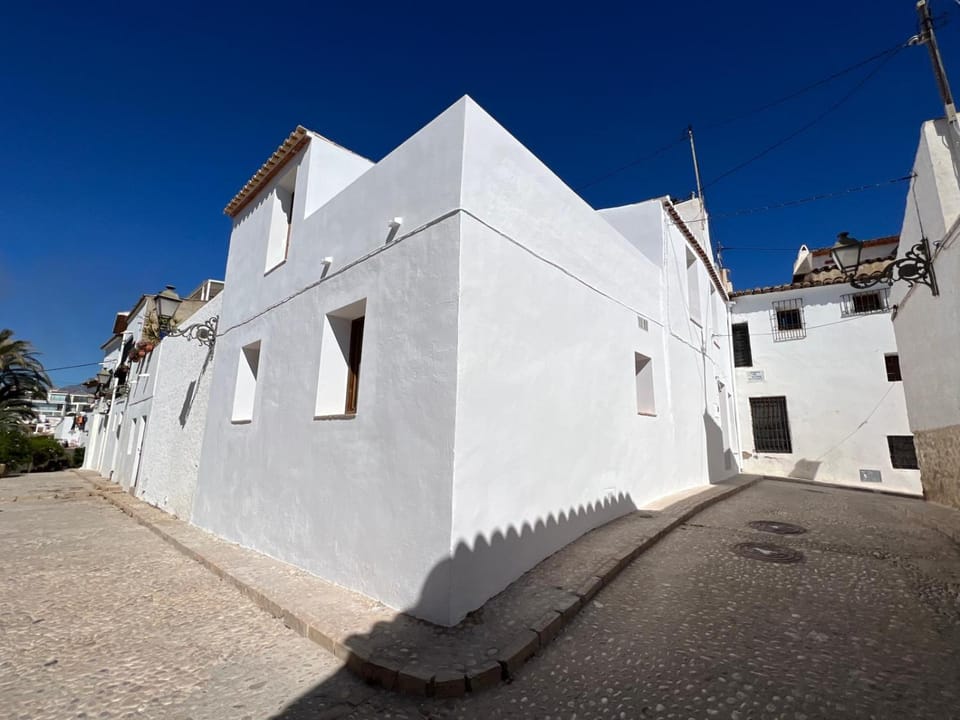 Property building, Location
