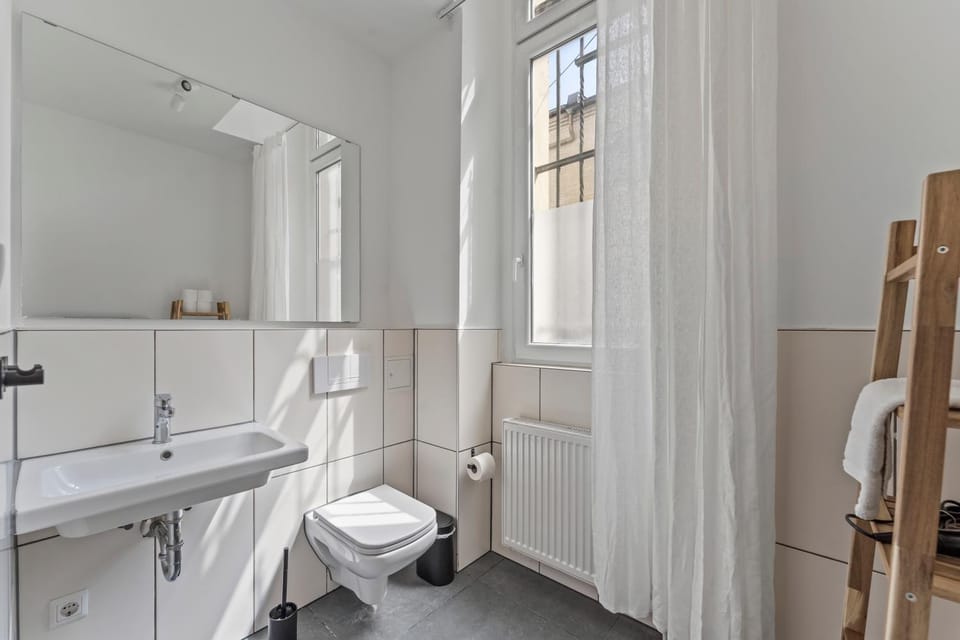 Toilet, Bathroom, towels