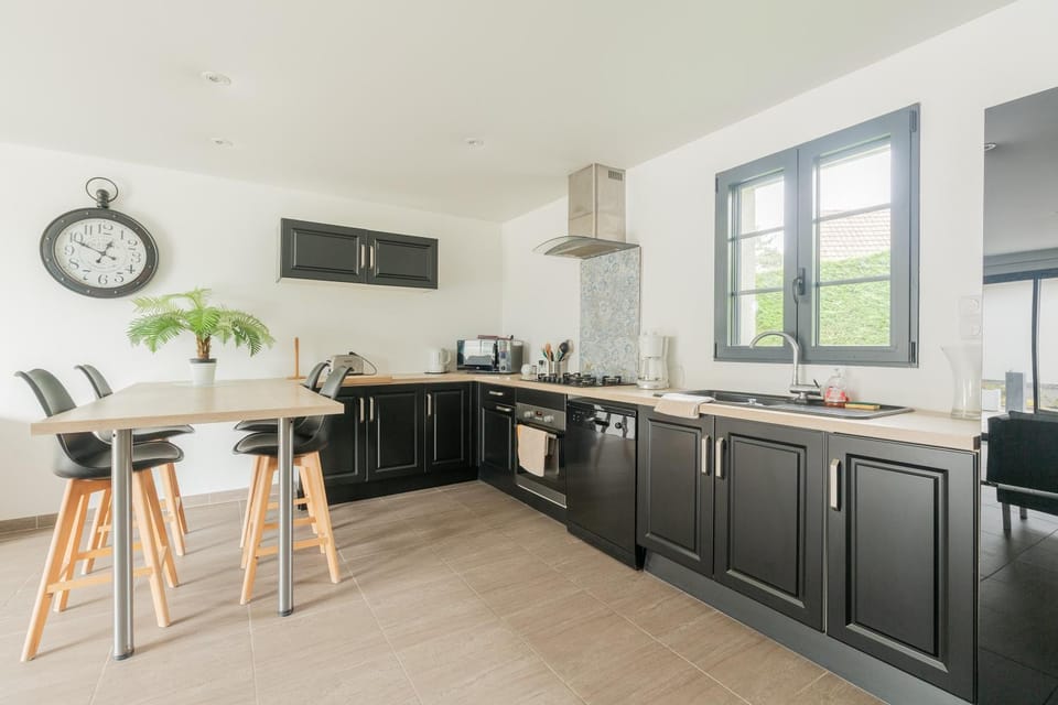 Kitchen or kitchenette, Living room