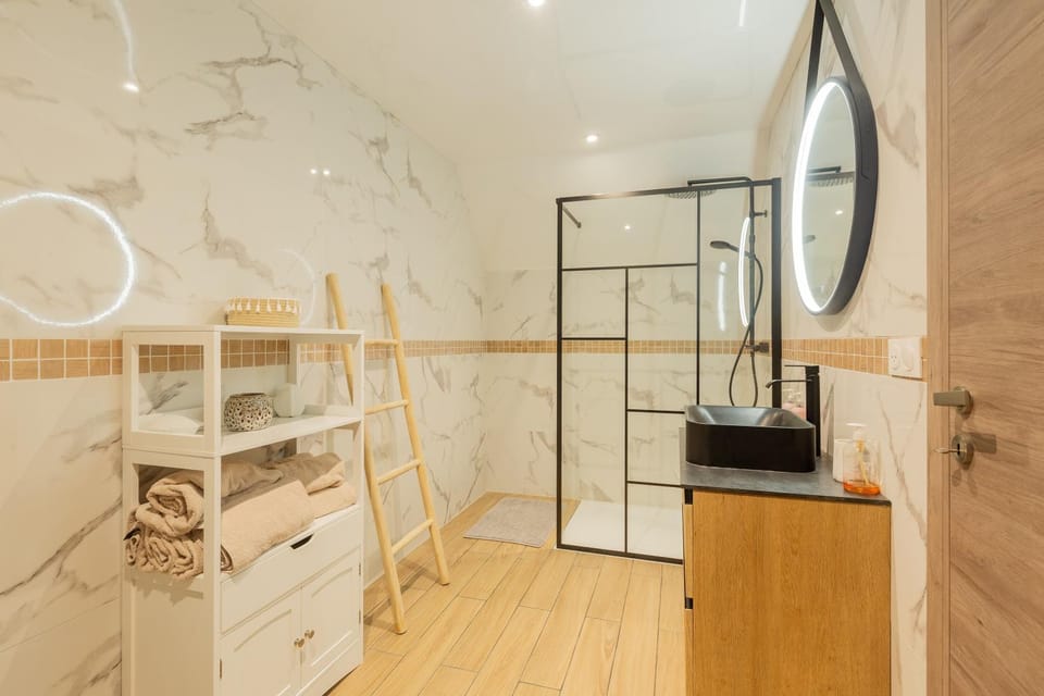 Property building, Living room, Bedroom