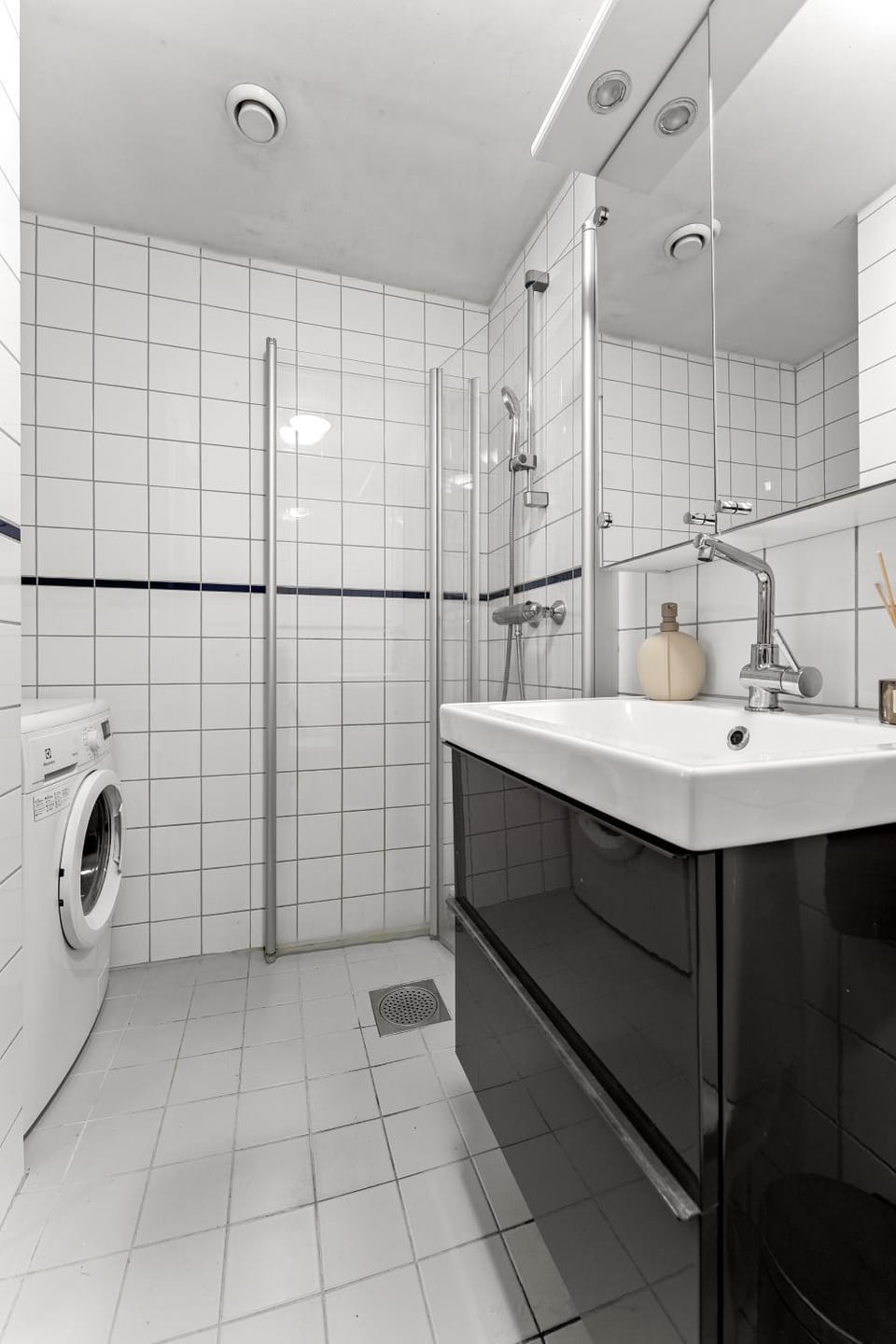 Shower, Bathroom, washing machine
