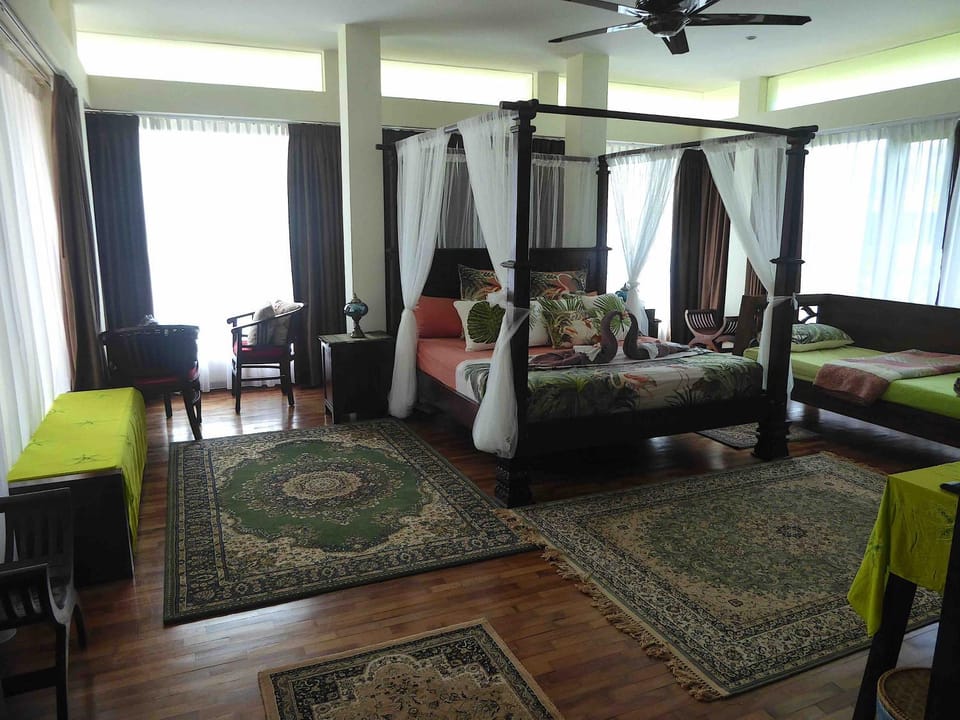 Property building, Bed, Bedroom