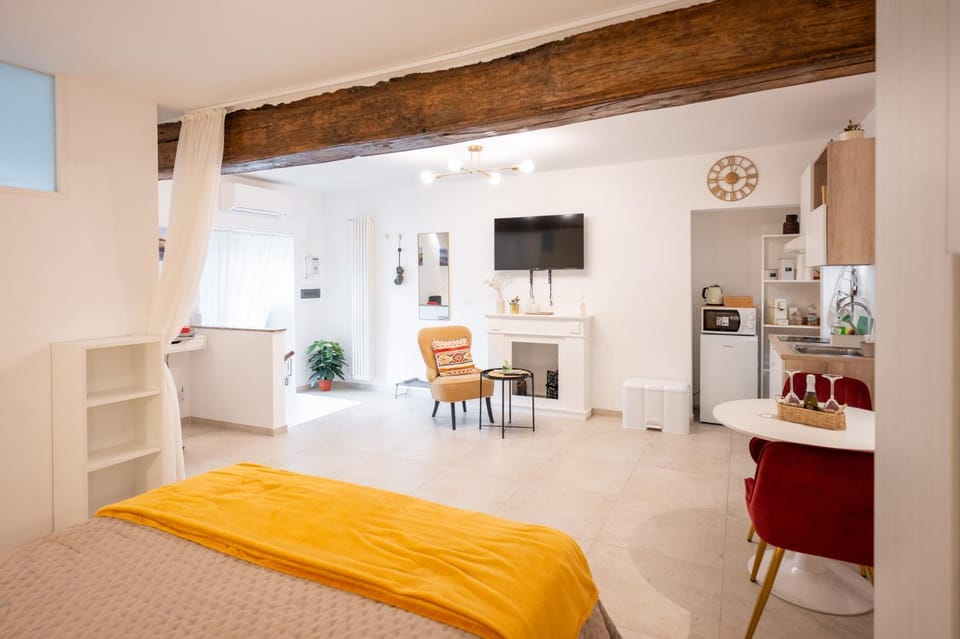 Piave suite | Modern studio con balcone in corte storica Apartment in Turin