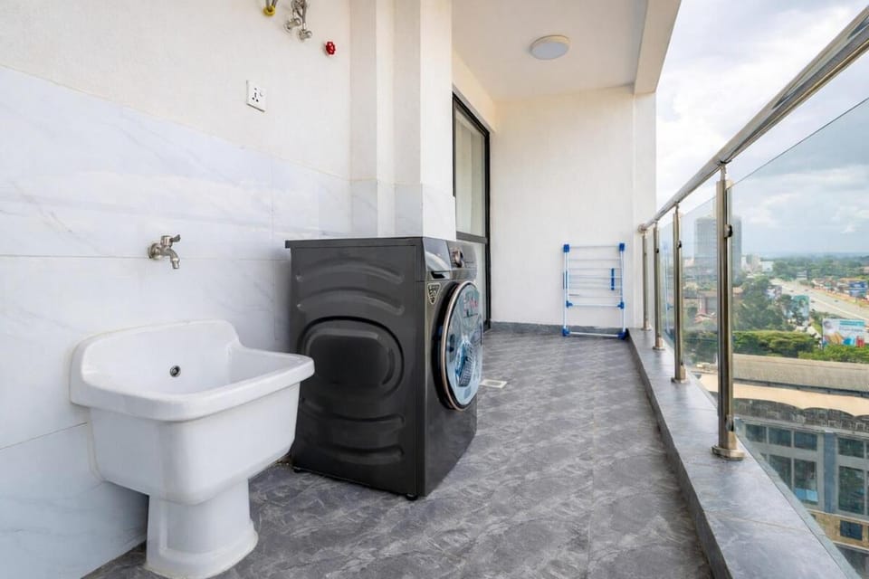 Modern 3BR Westlands Retreat, FastWi-Fi, Self Check Apartment in Nairobi County