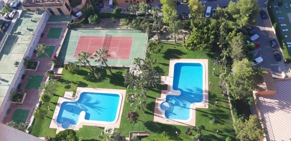 Tennis court, Swimming pool