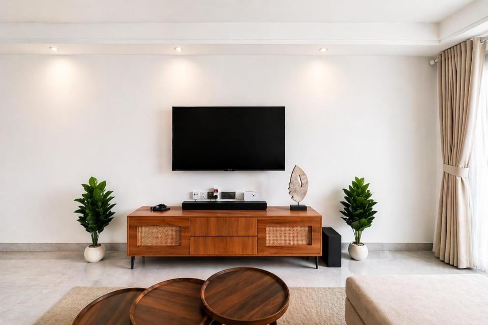 Chic Designer 2BR, Pool and Gym Kilimani Apartment in Nairobi County