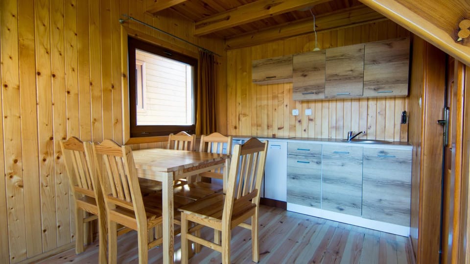 Kitchen or kitchenette, Seating area, Dining area