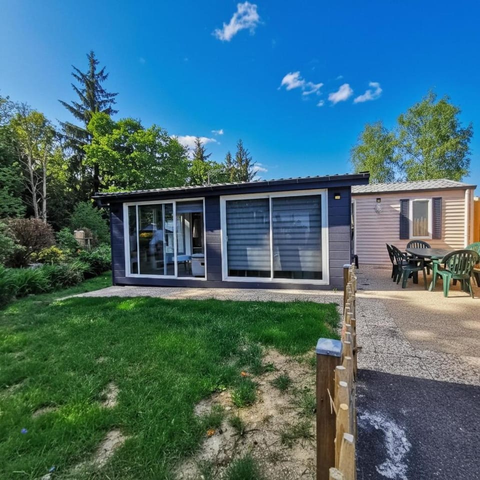 Mobile Home on a Residential Campsite Chalet in Pont-l'Abbé