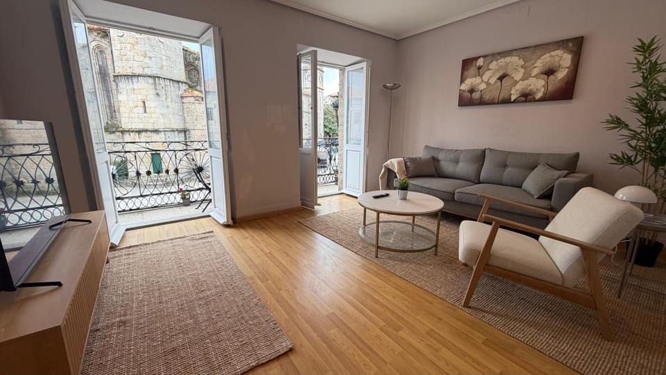 Betanzos Historic Center Apartment in O Eume