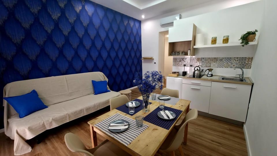 Garibaldi Maison - Suite & Jacuzzi Apartment in Naples