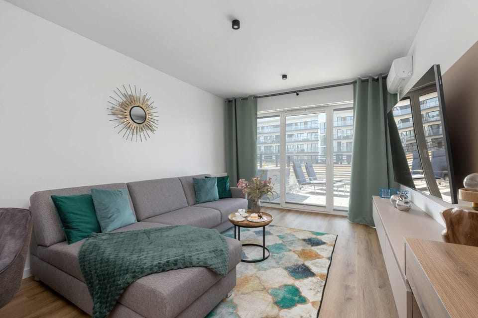 TV and multimedia, Living room, Seating area, Evening entertainment