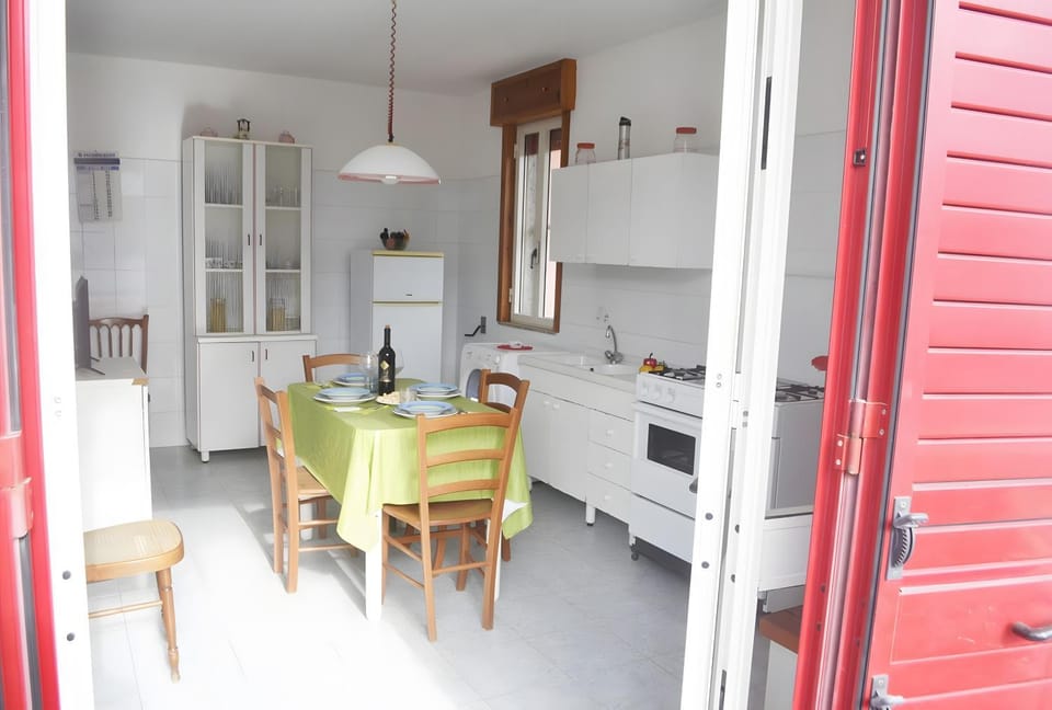 Property building, Kitchen or kitchenette, Living room