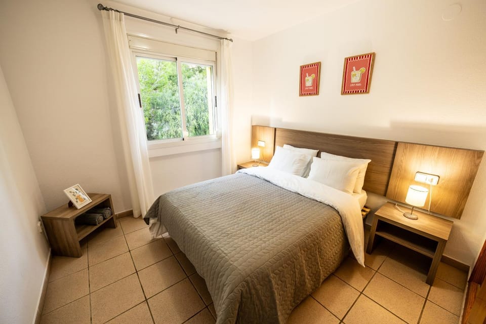 Bedroom, Garden view, Mountain view