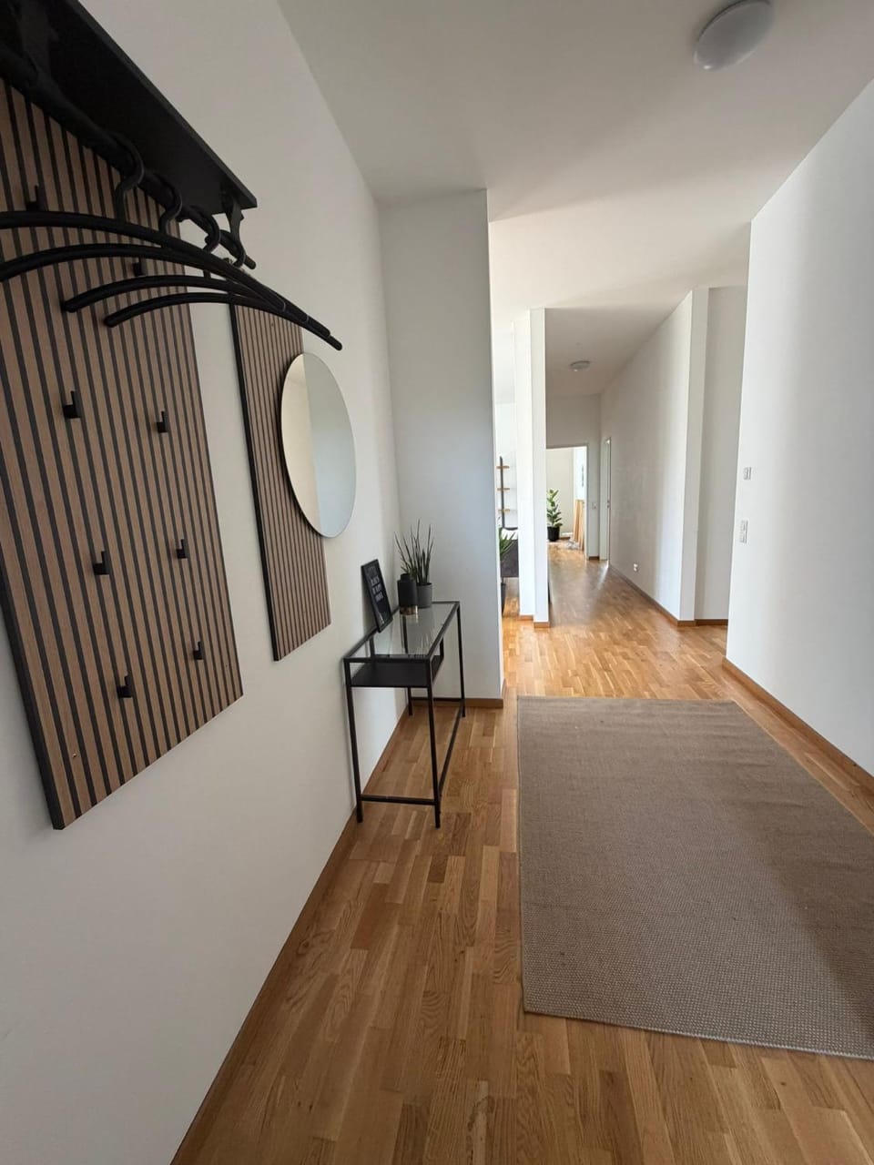 Große Designwohnung in Friedrichshafen mit Café im Haus und nur 5 Min zum Bahnhof, Bodensee, Messe & Flughafen Apartment in Friedrichshafen