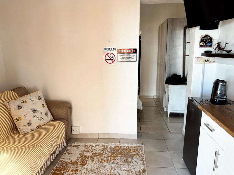 Oupa Kriek 1, Private Couple's Getaway in Saldanha Bay Apartment in Western Cape