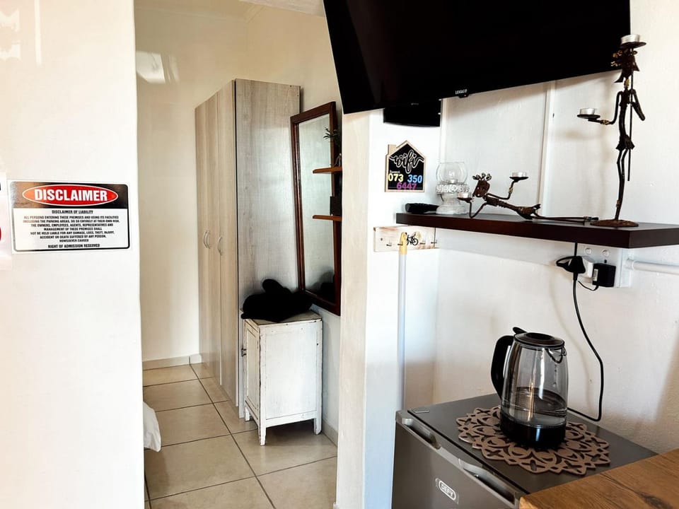 Oupa Kriek 1, Private Couple's Getaway in Saldanha Bay Apartment in Western Cape