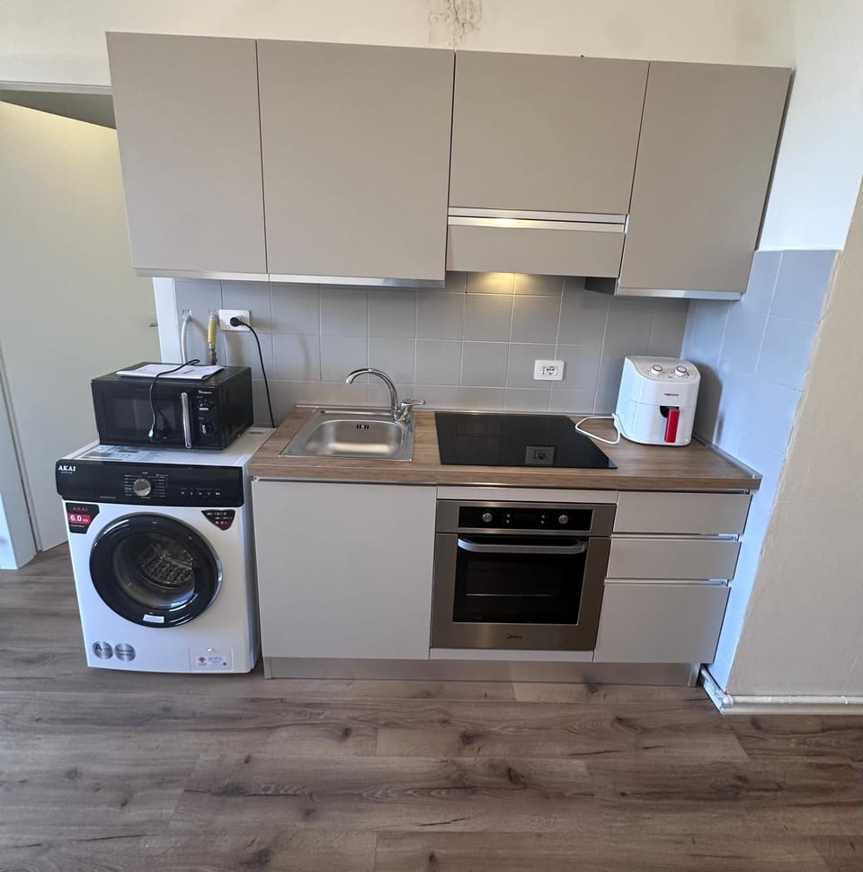 Coffee/tea facilities, Kitchen or kitchenette, minibar, oven, pet friendly, stove, toaster, washing machine