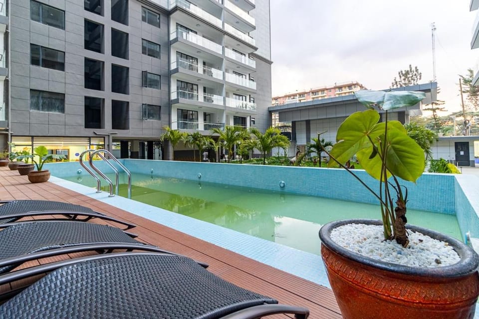 Modern 2BR Alina Harbour, Pool, Gym, Walk to Yaya Centre Apartment in Nairobi County