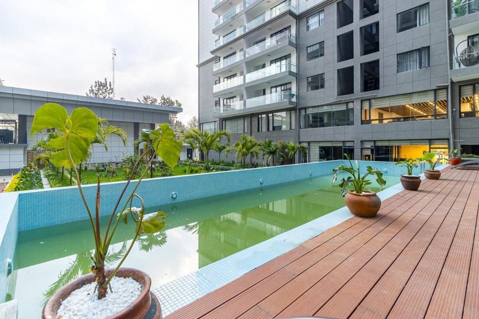 Modern 2BR Alina Harbour, Pool, Gym, Walk to Yaya Centre Apartment in Nairobi County