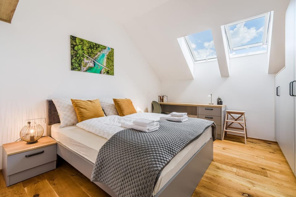 Bed, Photo of the whole room, Bedroom, towels
