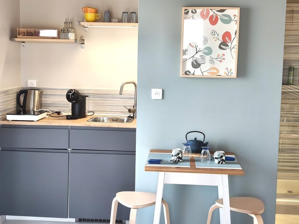 Kitchen or kitchenette, Living room