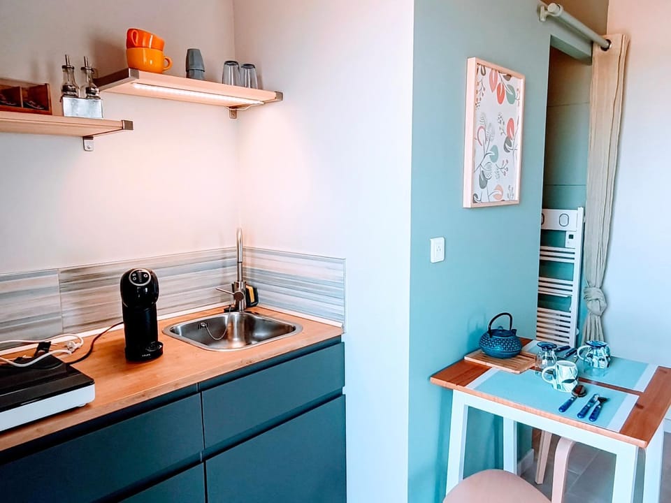 Kitchen or kitchenette, Living room
