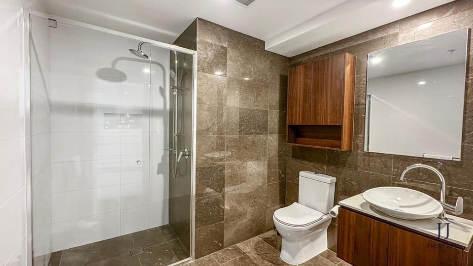 Premium CBD Skytower Stay Sleeps 5 Free Parking x1 Apartment in Kangaroo Point