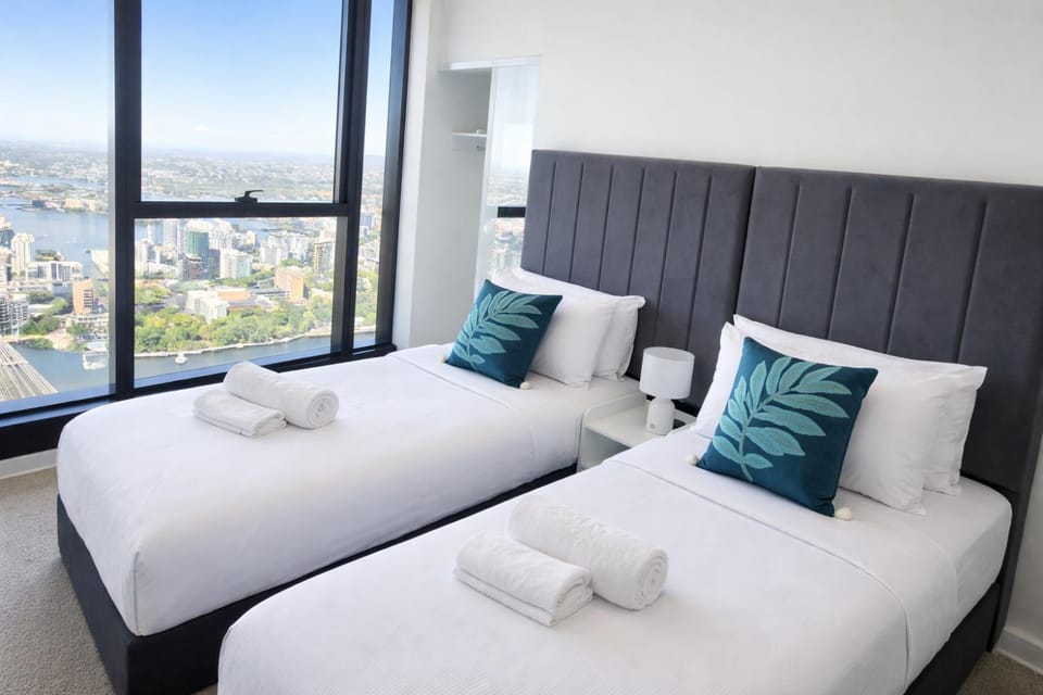 Premium CBD Skytower Stay Sleeps 5 Free Parking x1 Apartment in Kangaroo Point