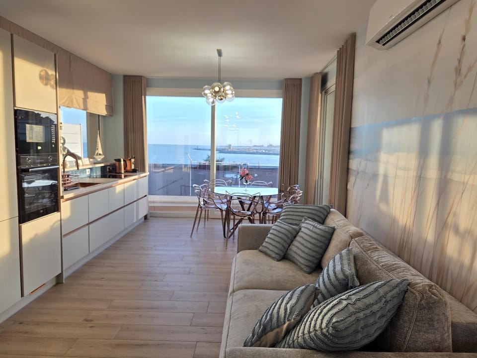 Natural landscape, Kitchen or kitchenette, Living room, Seating area, Dining area, Sea view, oven, stove