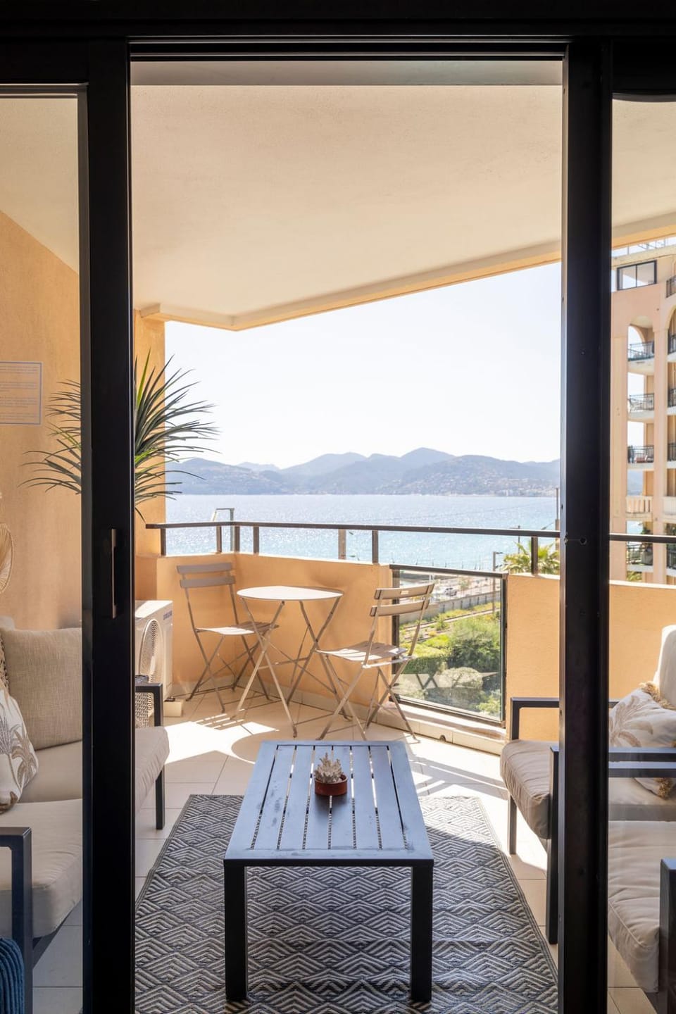 Bird's eye view, Balcony/Terrace, Living room, Seating area, Dining area, Mountain view, Sea view