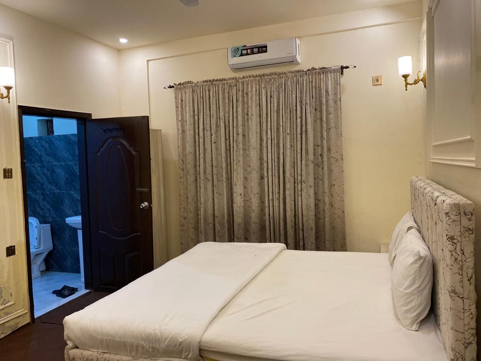 White Rose bNb Guest House Bed and Breakfast in Karachi