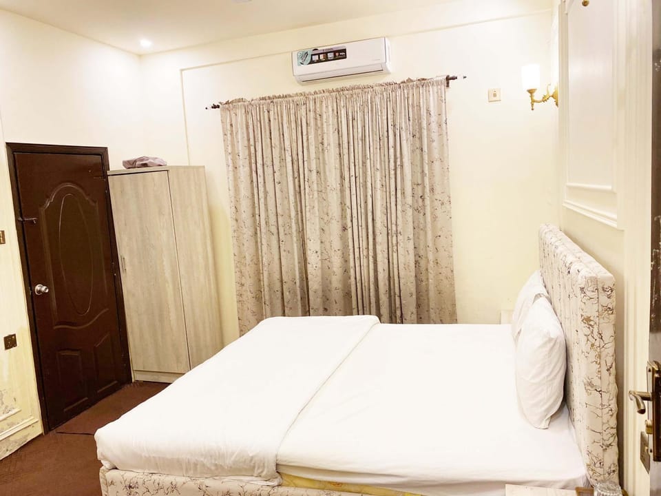 White Rose bNb Guest House Bed and Breakfast in Karachi