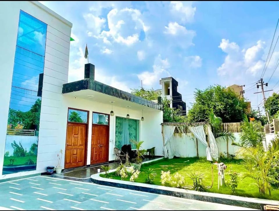 Cygnus Villa with Cocktail pool Villa in Noida