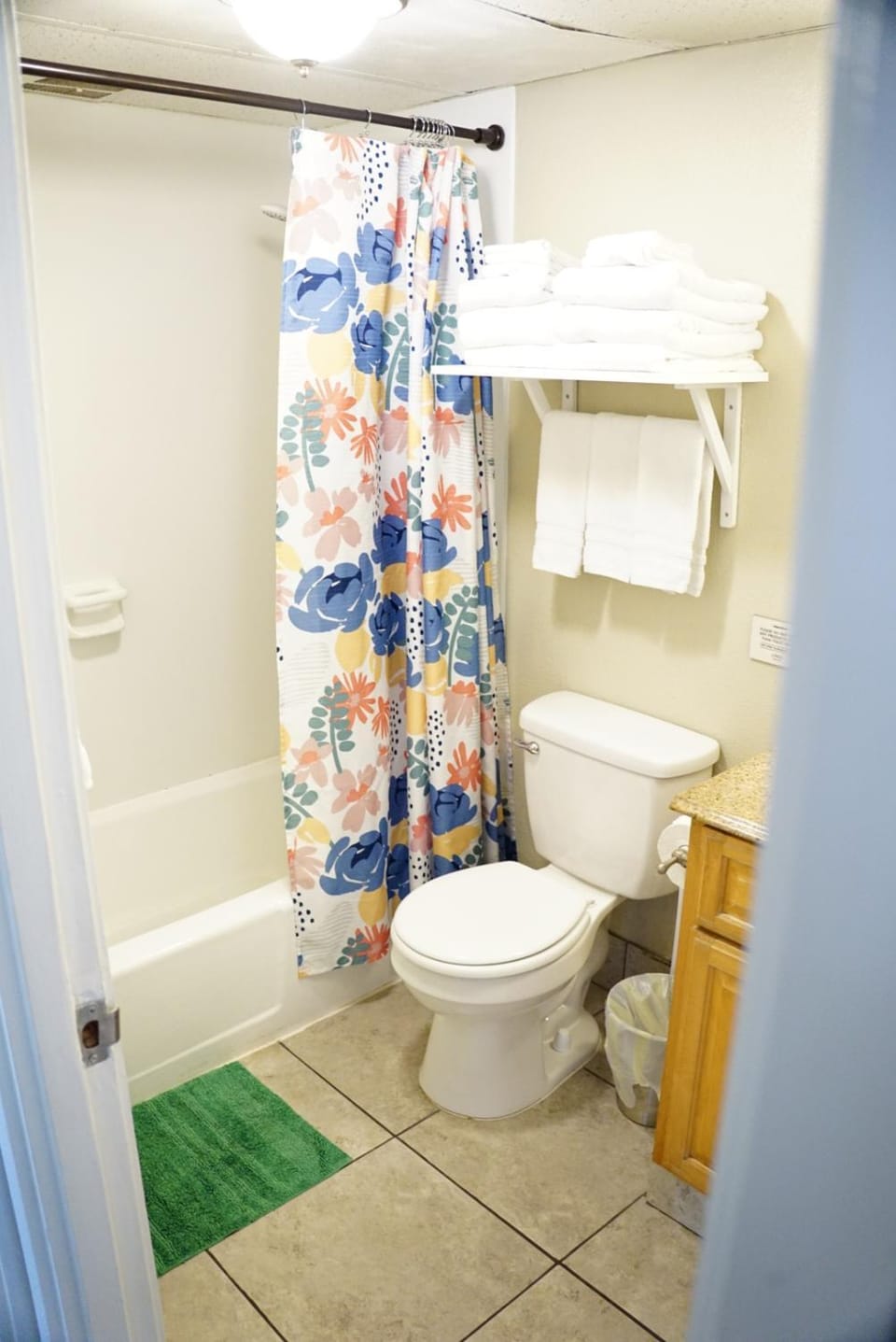 Waikiki condo 2 bedroom FREE parking 4beds Apartment hotel in McCully-Moiliili
