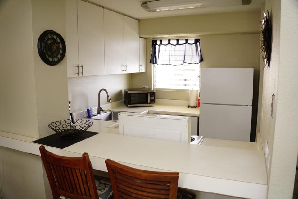 Waikiki condo 2 bedroom FREE parking 4beds Apartment hotel in McCully-Moiliili