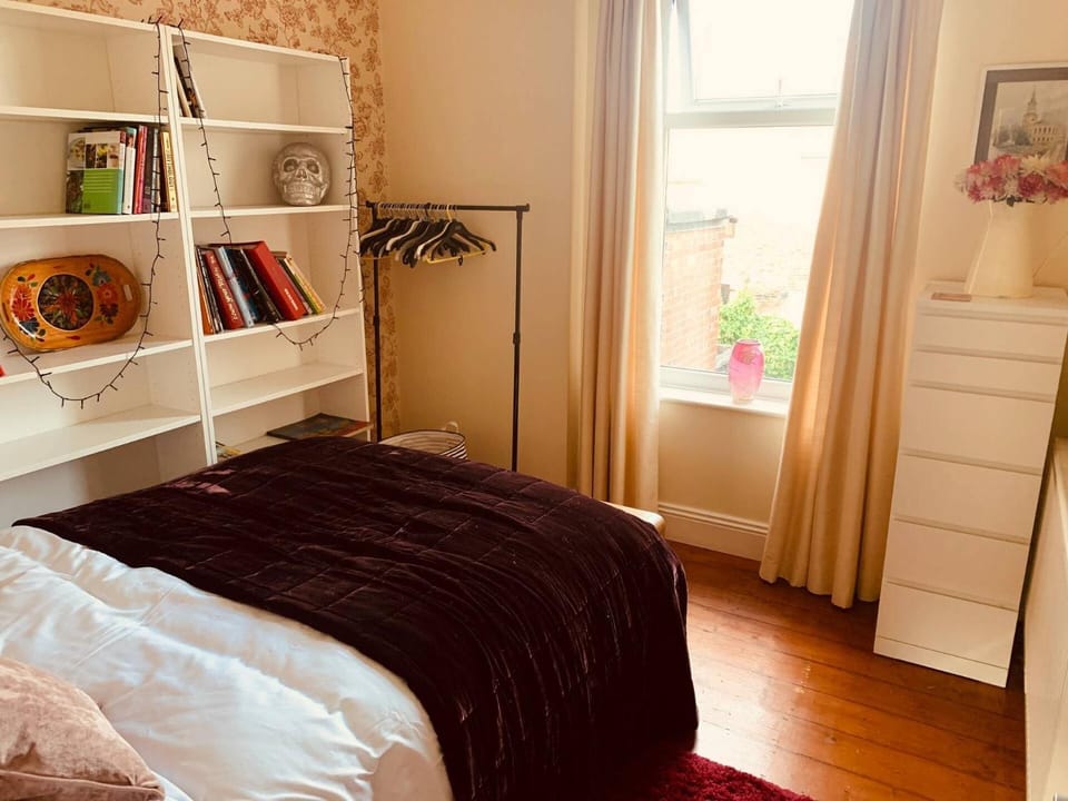 Bright 2-Bed Apartment with office in Newcastle Apartment in Newcastle upon Tyne
