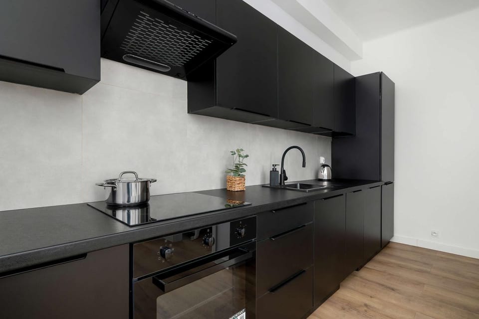 Coffee/tea facilities, Kitchen or kitchenette, stove