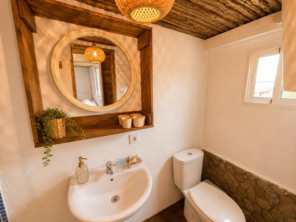 Toilet, Bathroom, towels