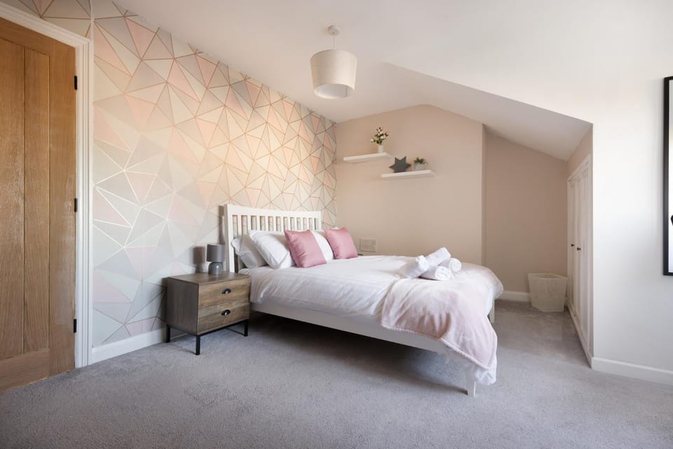 Bed, Photo of the whole room, Bedroom
