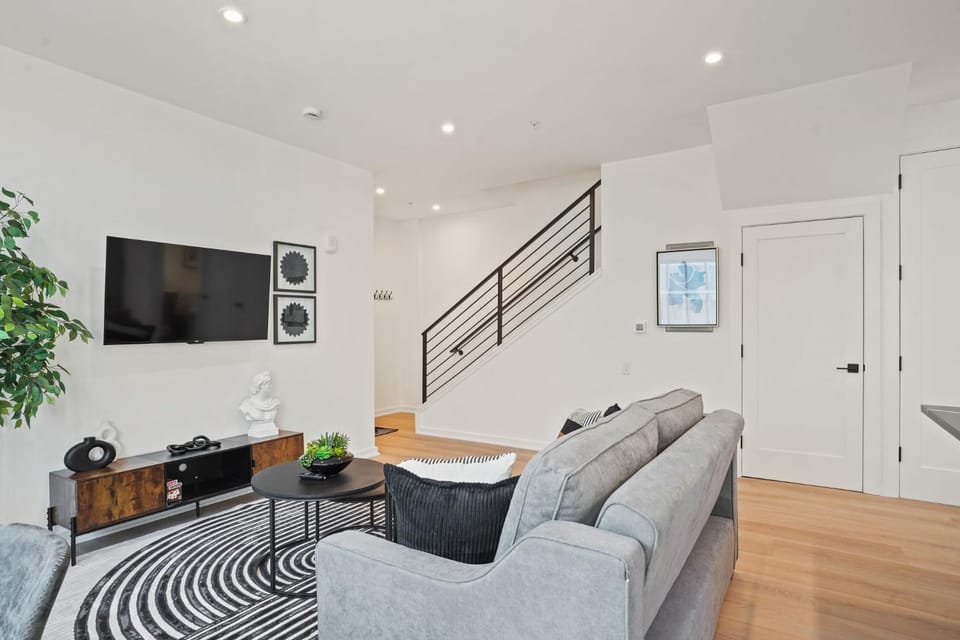 Huxley 6 Elegant Penthouse Heart of Downtown DC Apartment in District of Columbia