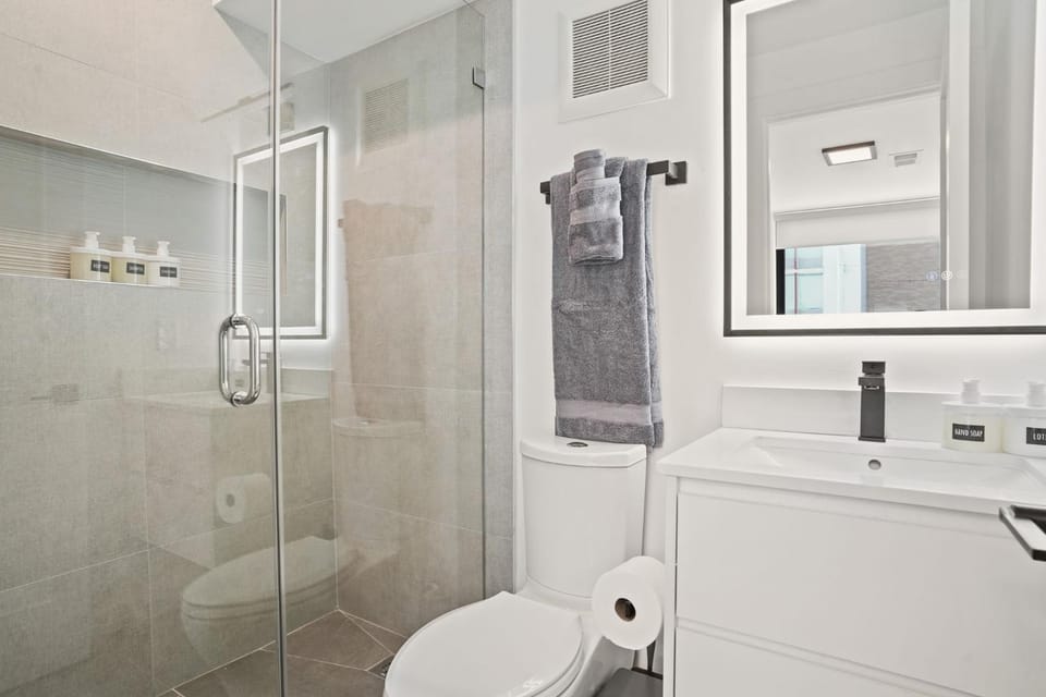 Huxley 6 Elegant Penthouse Heart of Downtown DC Apartment in District of Columbia