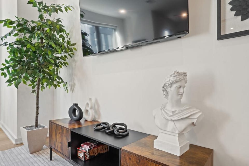 Huxley 6 Elegant Penthouse Heart of Downtown DC Apartment in District of Columbia