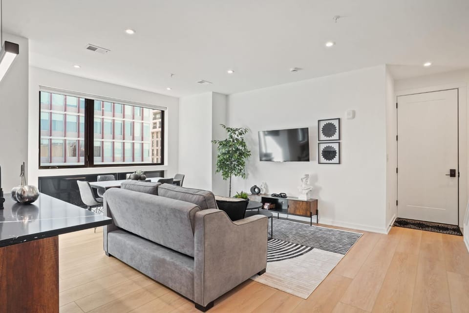 Huxley 6 Elegant Penthouse Heart of Downtown DC Apartment in District of Columbia