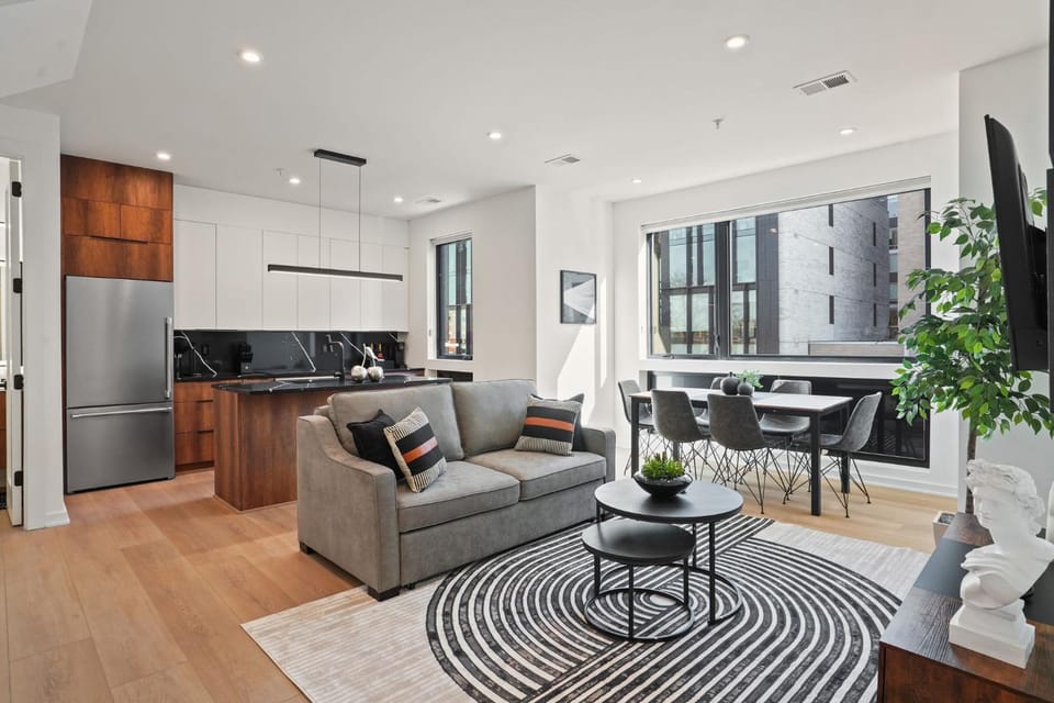Huxley 6 Elegant Penthouse Heart of Downtown DC Apartment in District of Columbia