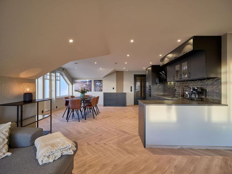 Nice apartment with five bedrooms and sea view Apartment in Trondelag