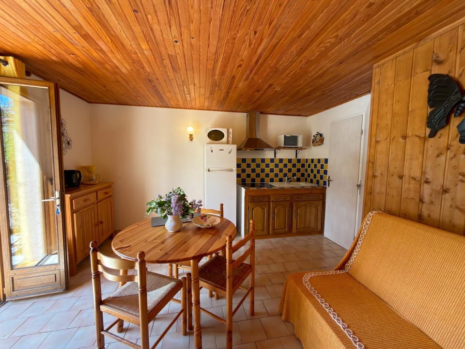 Living room, Dining area, kitchen