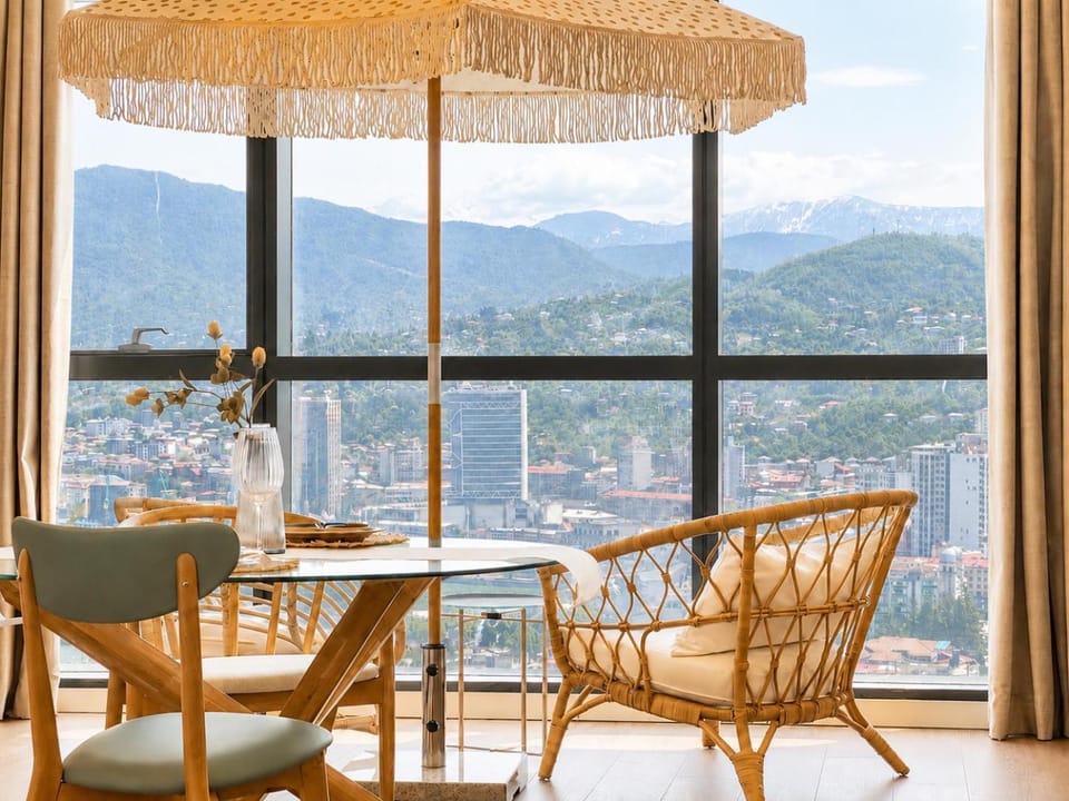 Day, Natural landscape, View (from property/room), Living room, Seating area, Dining area, City view, Mountain view, VIP