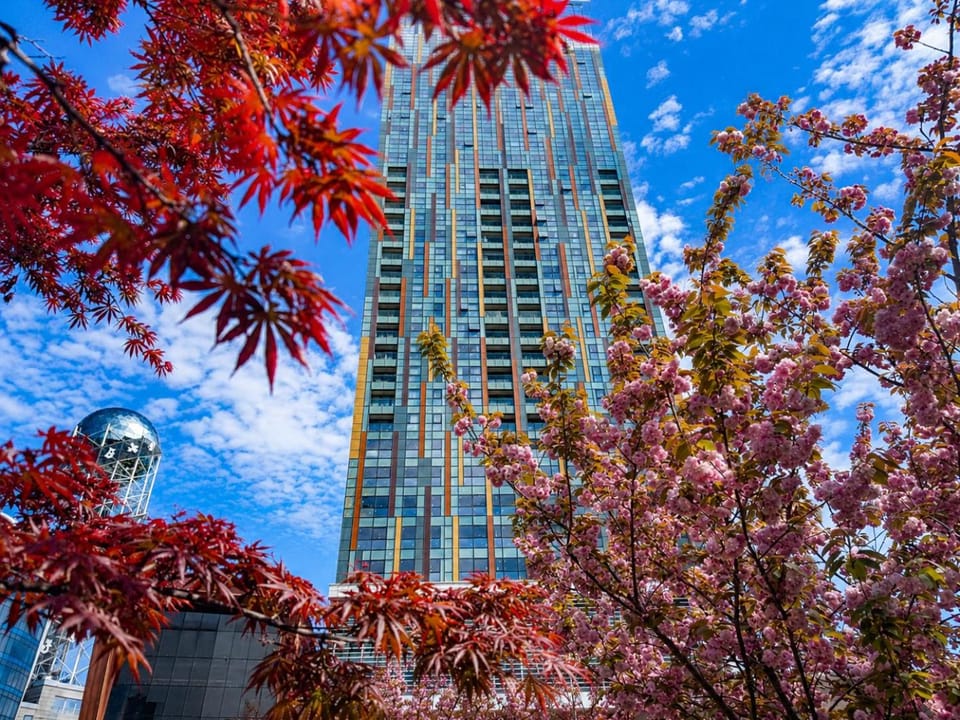 Property building, Nearby landmark, Day, Neighbourhood, Location, VIP