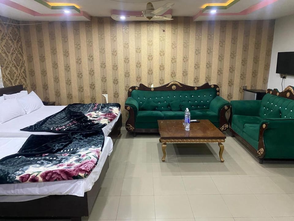 Bed, Seating area, Bedroom